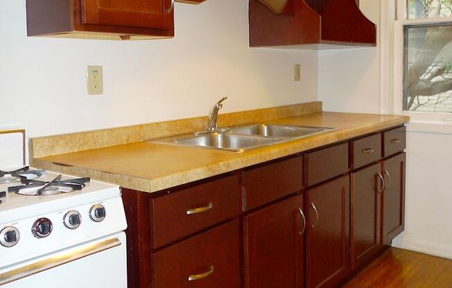 1 bed, 1 bath, 410 sqft, $975, Unit 4 - 04