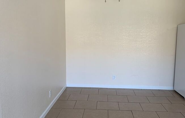 1 bed, 1 bath, 620 sqft, $1,350, Unit 3200 E