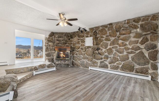 Large 4 bed 4 bath Home in Golden!