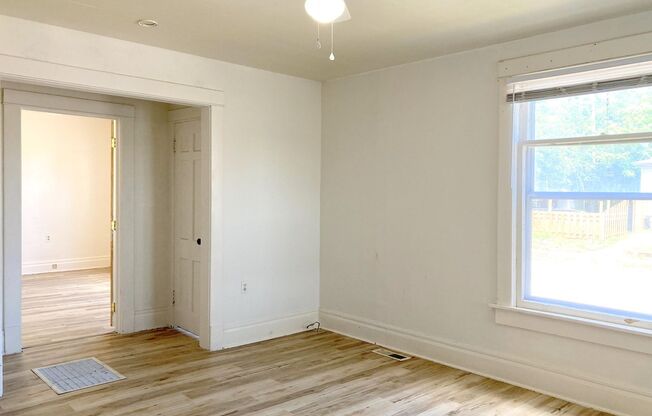 1 bed, 1 bath, $500, Unit 128 E 5th