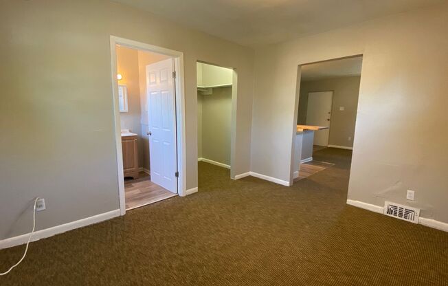 1 bed, 1 bath, 430 sqft, $700, Unit 5