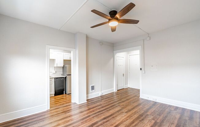 Studio, 1 bath, 348 sqft, $1,237, Unit 309