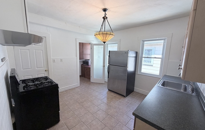 81 LINDEN AVE