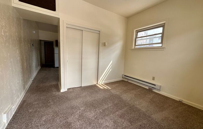 1 bed, 1 bath, $990, Unit 2