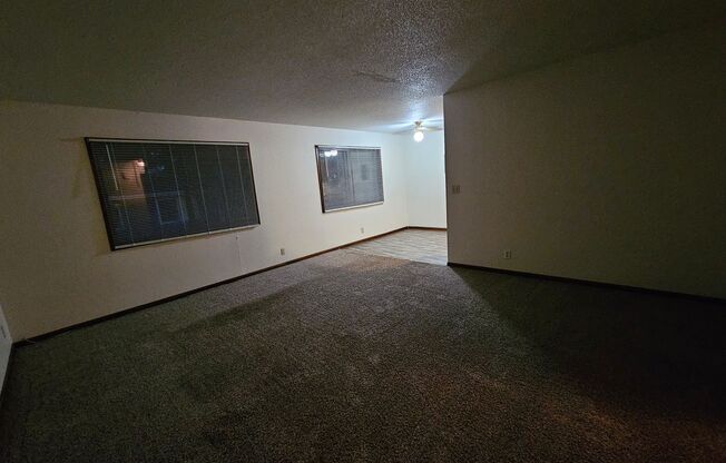 2 beds, 1 bath, $750, Unit #C