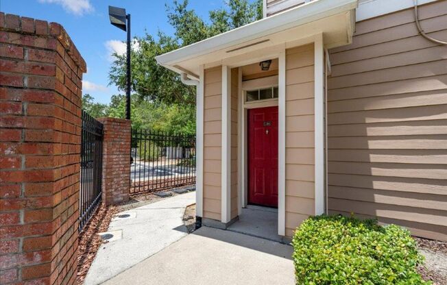 Charming End-Unit Condo in Gated Bordeaux Community!