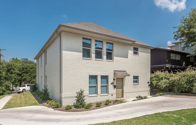 ** MOVE IN 7/8/2026 ** Spacious 5 Bedroom  3 Bath Duplex Walking Distance to TCU Campus Free Monthly Light Housekeeping