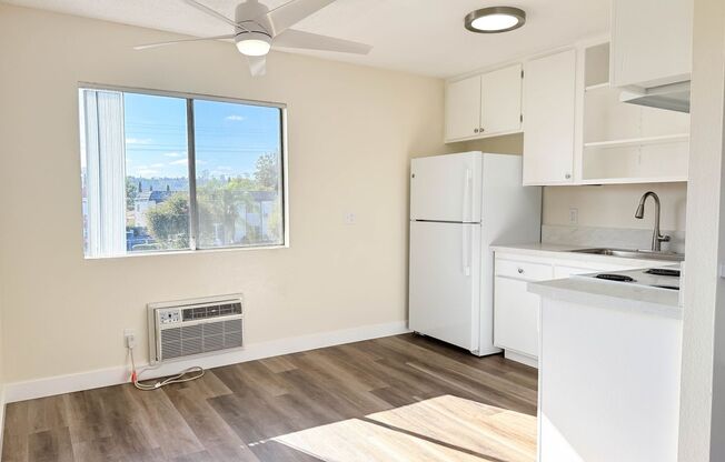 2 beds, 1 bath, $1,995, Unit 24