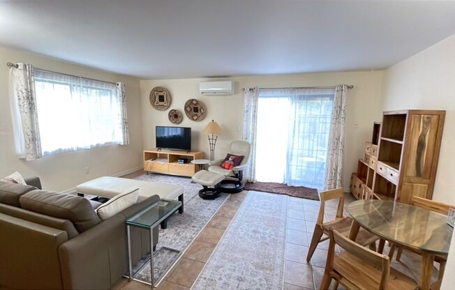 Furnished 2 Bdrm/2 Bath Condo in the Heart of Downtown Ashland!