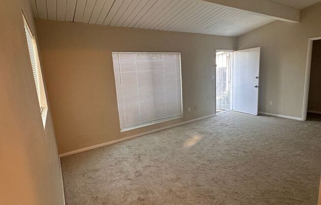 2 beds, 1 bath, 748 sqft, $3,100, Unit Unit 4574