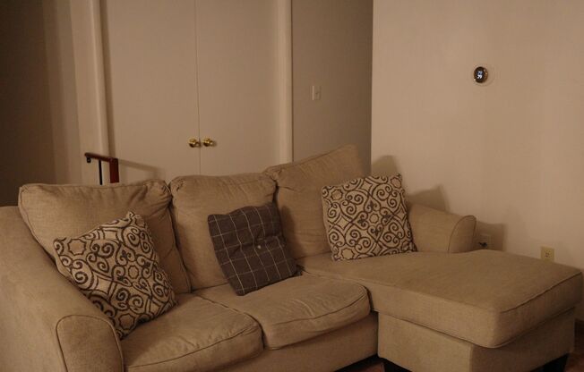 Charming 3BR House/Apartment in Middle River