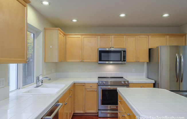 Beautiful 4 Bedrm* 2.5 Bath* Single Family Home Available Now