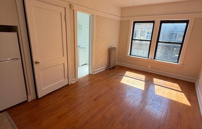 Studio, 1 bath, $1,000, Unit 322