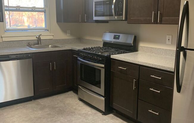 2 beds, 1 bath, 756 sqft, $2,085, Unit 220C