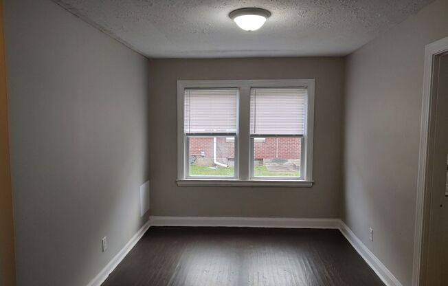 2 beds, 1 bath, $1,100, Unit 617-1