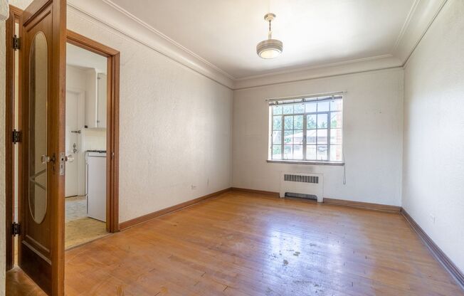 1 bed, 1 bath, 950 sqft, $1,595, Unit 09