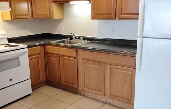 2 beds, 1 bath, 720 sqft, $855, Unit 06