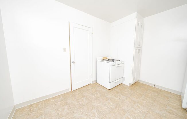 Studio, 1 bath, $1,275, Unit 205