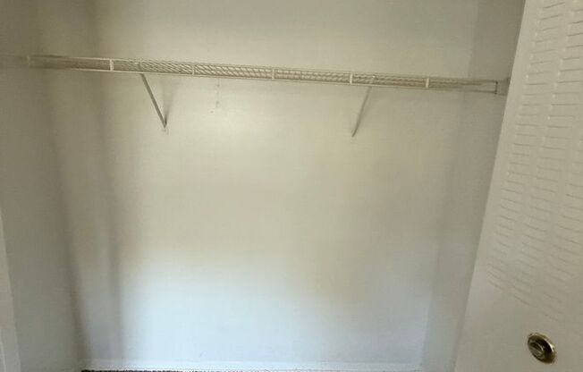 3 beds, 1.5 baths, $1,280, Unit LD4807