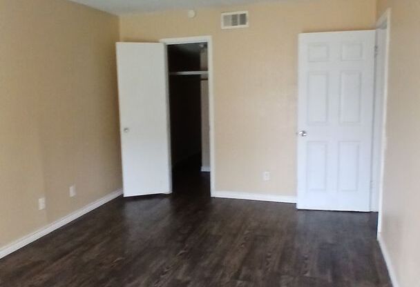 2 beds, 1.5 baths, $900, Unit F203