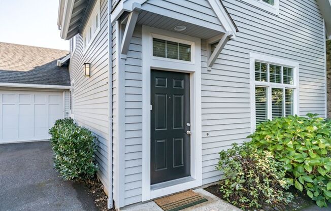 Beautiful & Peaceful Lake Oswego Townhome