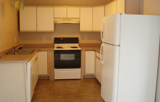 3 beds, 2 baths, $2,600