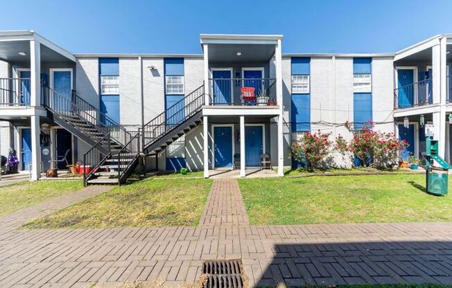 2 beds, 1 bath, $1,025, Unit 23