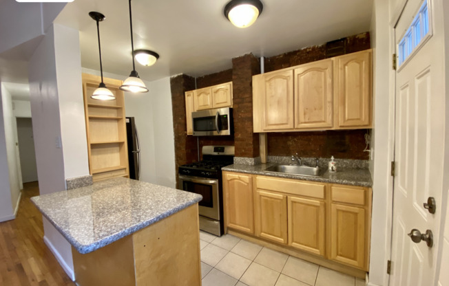 1 bed, 1 bath, $5,200, Unit 1