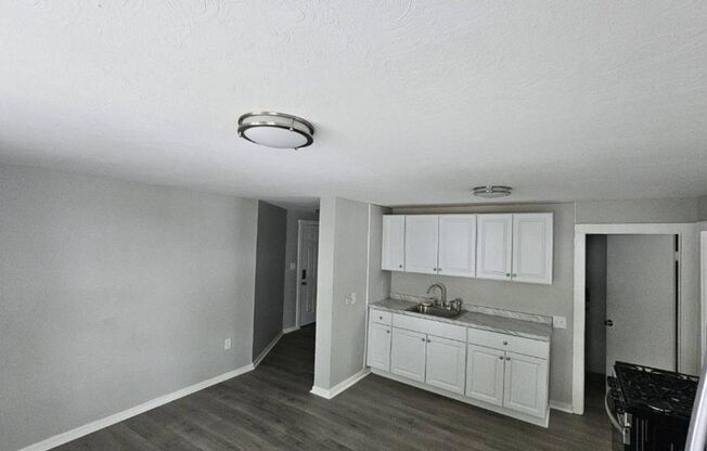 2 beds, 1 bath, 650 sqft, $1,800, Unit 30 - Unit B