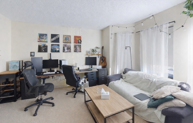 1 bed, 1 bath, $2,500, Unit 52