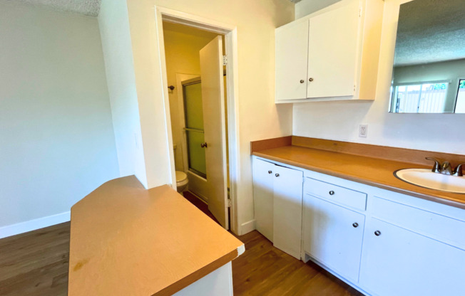 Studio, 1 bath, 400 sqft, $1,295