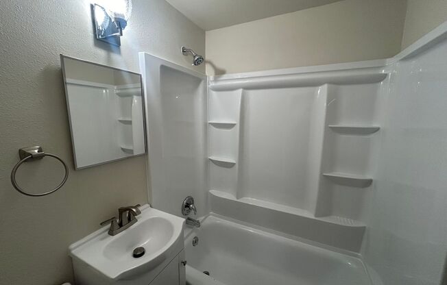 1 bed, 1 bath, 650 sqft, $925, Unit Unit 8