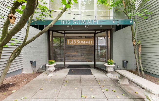 1613 Summit Flats