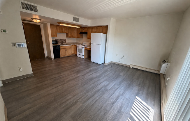 1 bed, 1 bath, 750 sqft, $1,095, Unit 206E