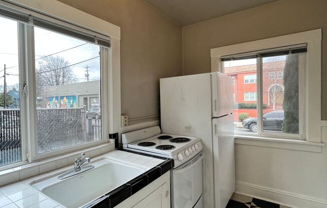 1 bed, 1 bath, $1,595, Unit 35