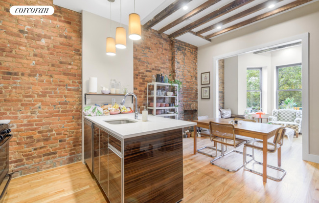 989 LAFAYETTE AVE