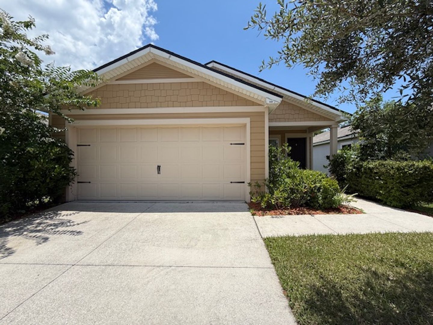 Charming 3 Bedroom, 2 Bath Home for Rent in Meadow Walk – Southside Jacksonville!