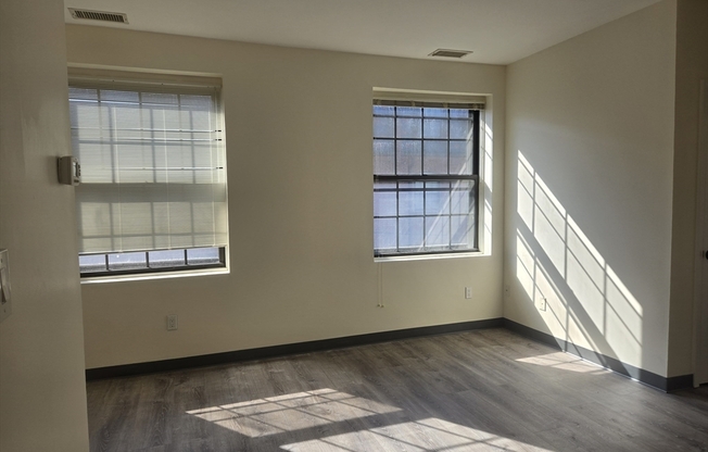 21 Linden St 304