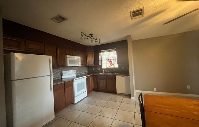 2 beds, 2 baths, $1,600