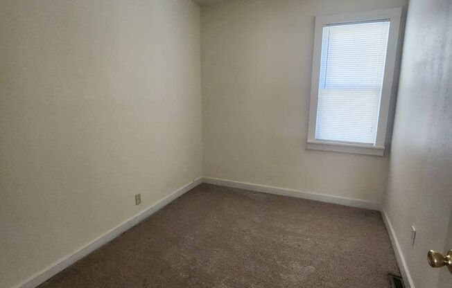 2 beds, 1 bath, $1,095, Unit 1512L