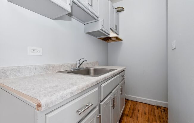 Studio, 1 bath, 450 sqft, $895, Unit 310