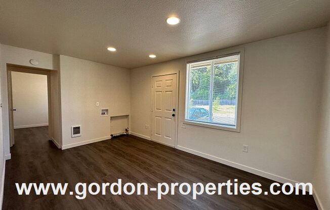 SE Arista Dr - 2 bedroom unit in the heart of Oak Grove