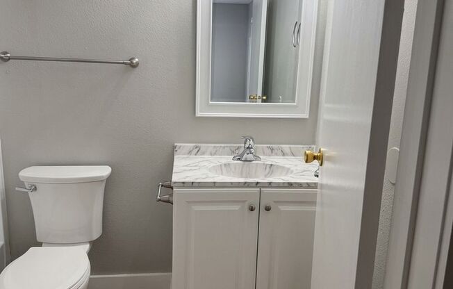 Studio, 1 bath, 650 sqft, $995, Unit 23
