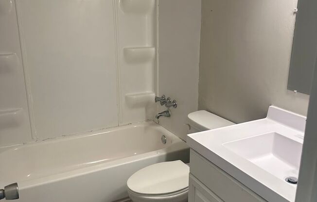 2 beds, 1 bath, 855 sqft, $999, Unit 1301