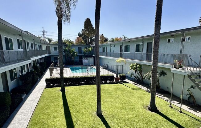 2 beds, 1 bath, 875 sqft, $2,200, Unit B04