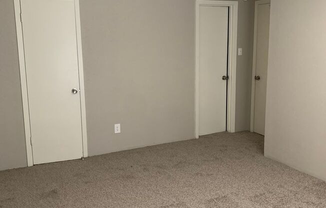 2 beds, 1 bath, 897 sqft, $1,050, Unit 2210