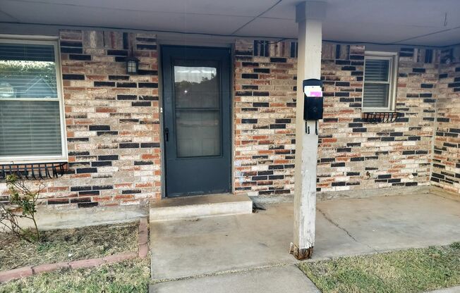 3 beds, 1 bath, $1,595