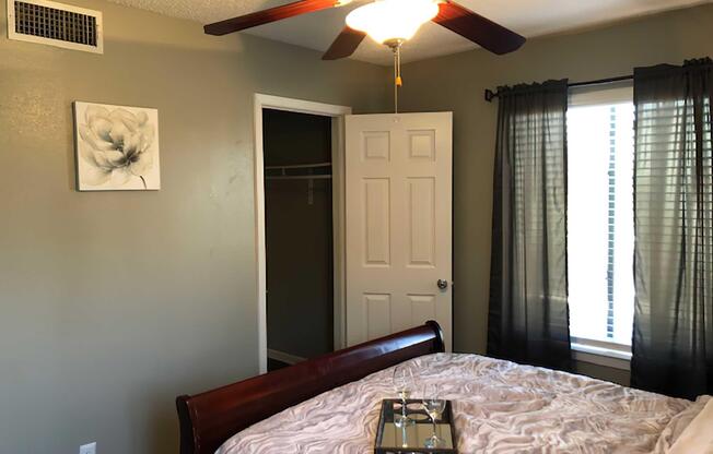 2 beds, 1.5 baths, 811 sqft, $1,090