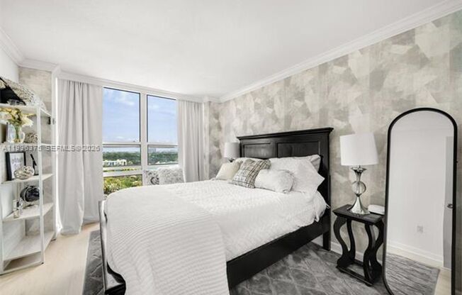 2 beds, 2 baths, 990 sqft, $4,000, Unit 600 NE 36th St # 1414