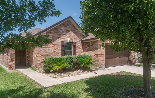 Close to Community Amenities!  Well maintained, one story home.